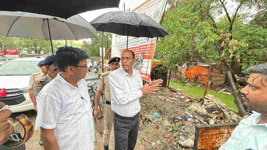डीएम ने विकास कार्यों का किया निरीक्षण, गुणवत्ता और समयबद्धता पर दिया जोर